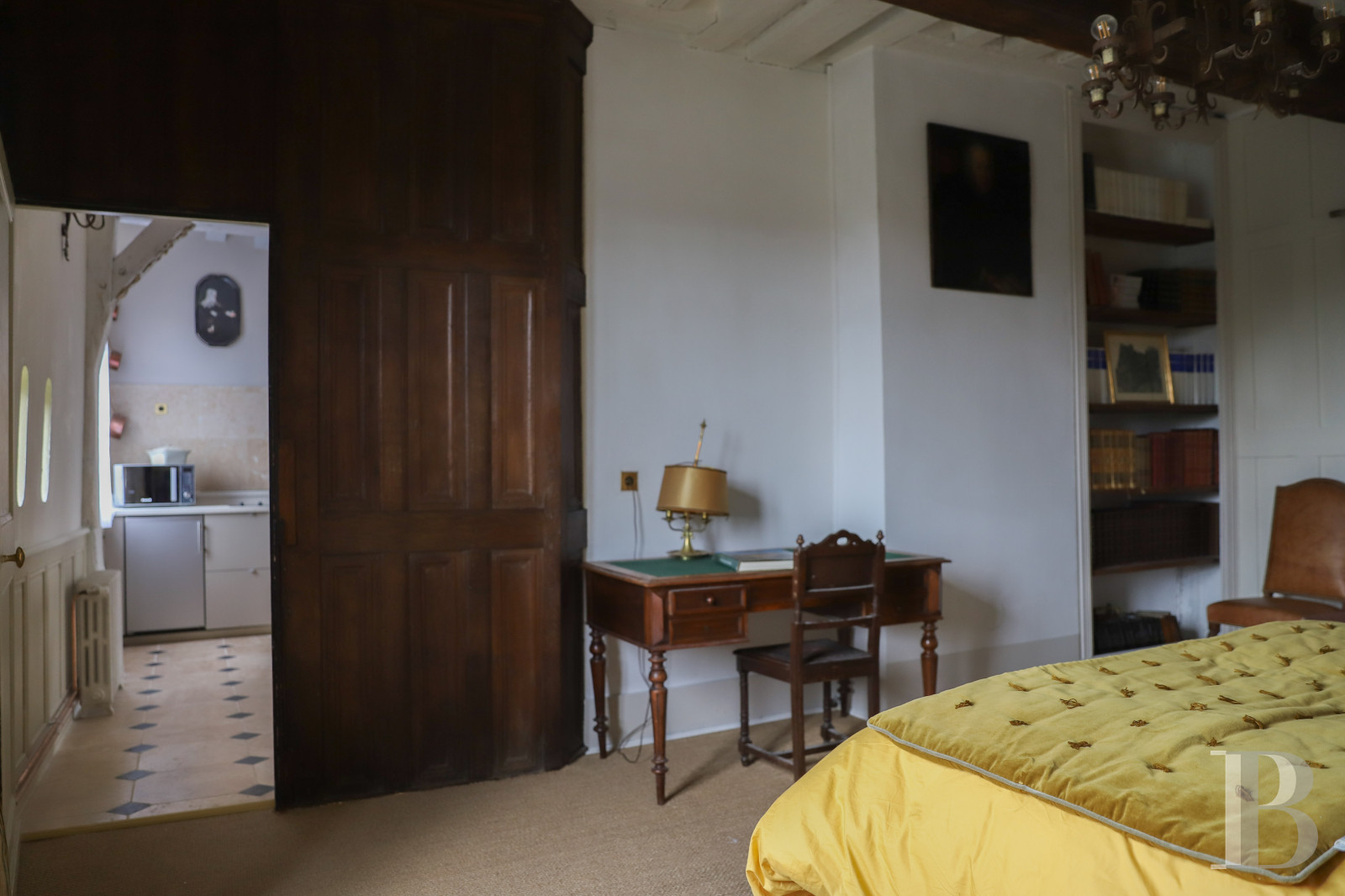 Dans le  Calvados, au pied de la  Basilique de Lisieux un manoir médiéval du 16e siècle - photo  n°17